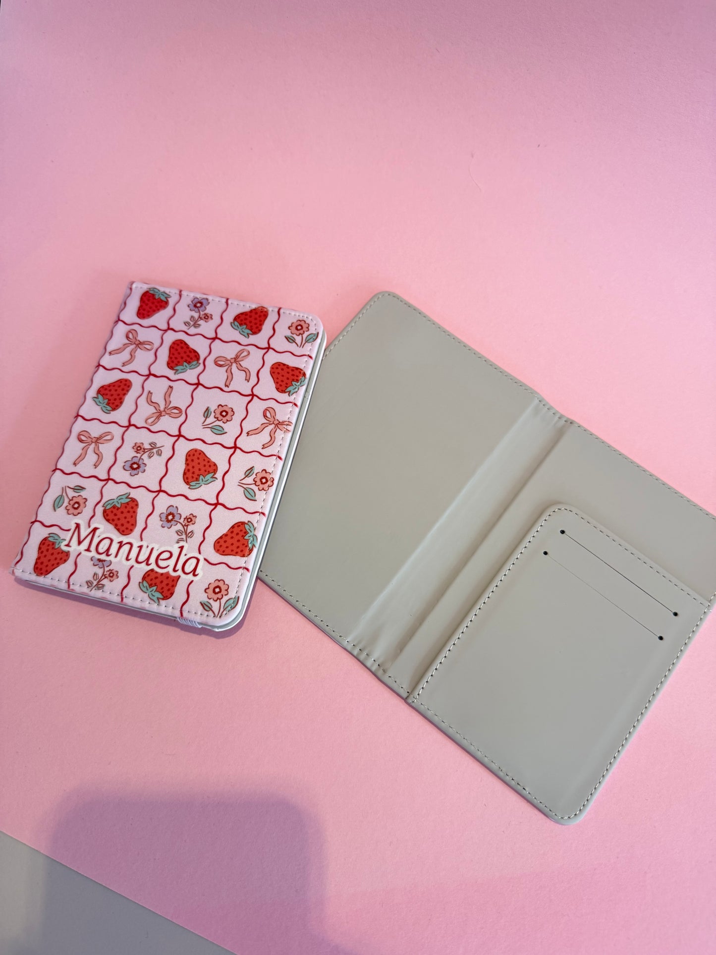 Reisepasshülle Erdbeere x OCEAN BERRY