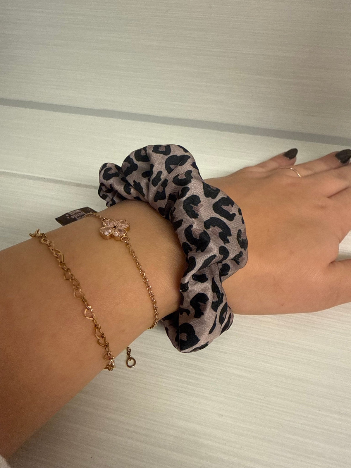 Scrunchie x COZY LEO