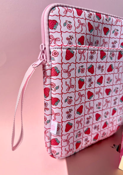 Tablet- & Büchertasche Erdbeere x OCEAN BERRY