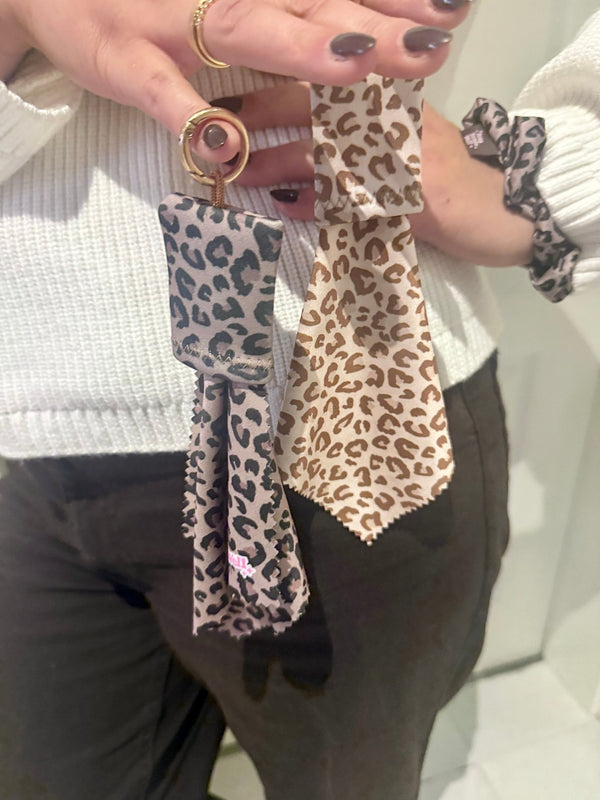 Brillentuch mit Täschchen x COZY LEO