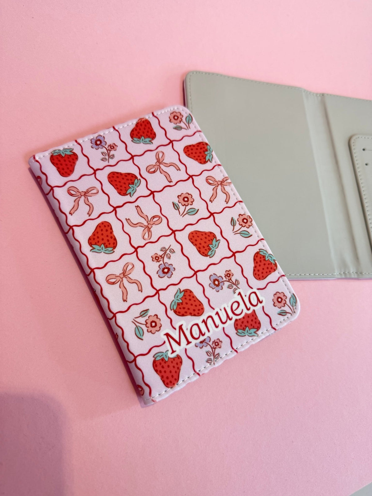 Reisepasshülle Erdbeere x OCEAN BERRY