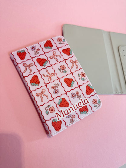 Reisepasshülle Erdbeere x OCEAN BERRY