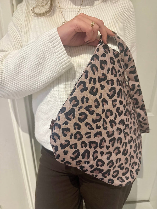 Shopper x COZY LEO